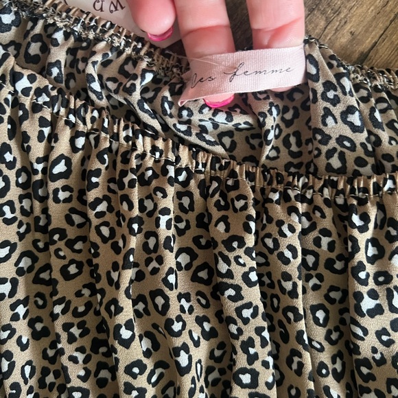 Leopard Print Ruffle Sleeve Top - Picture 4 of 7